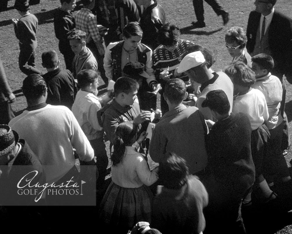 Arnold Palmer Signing Autographs
